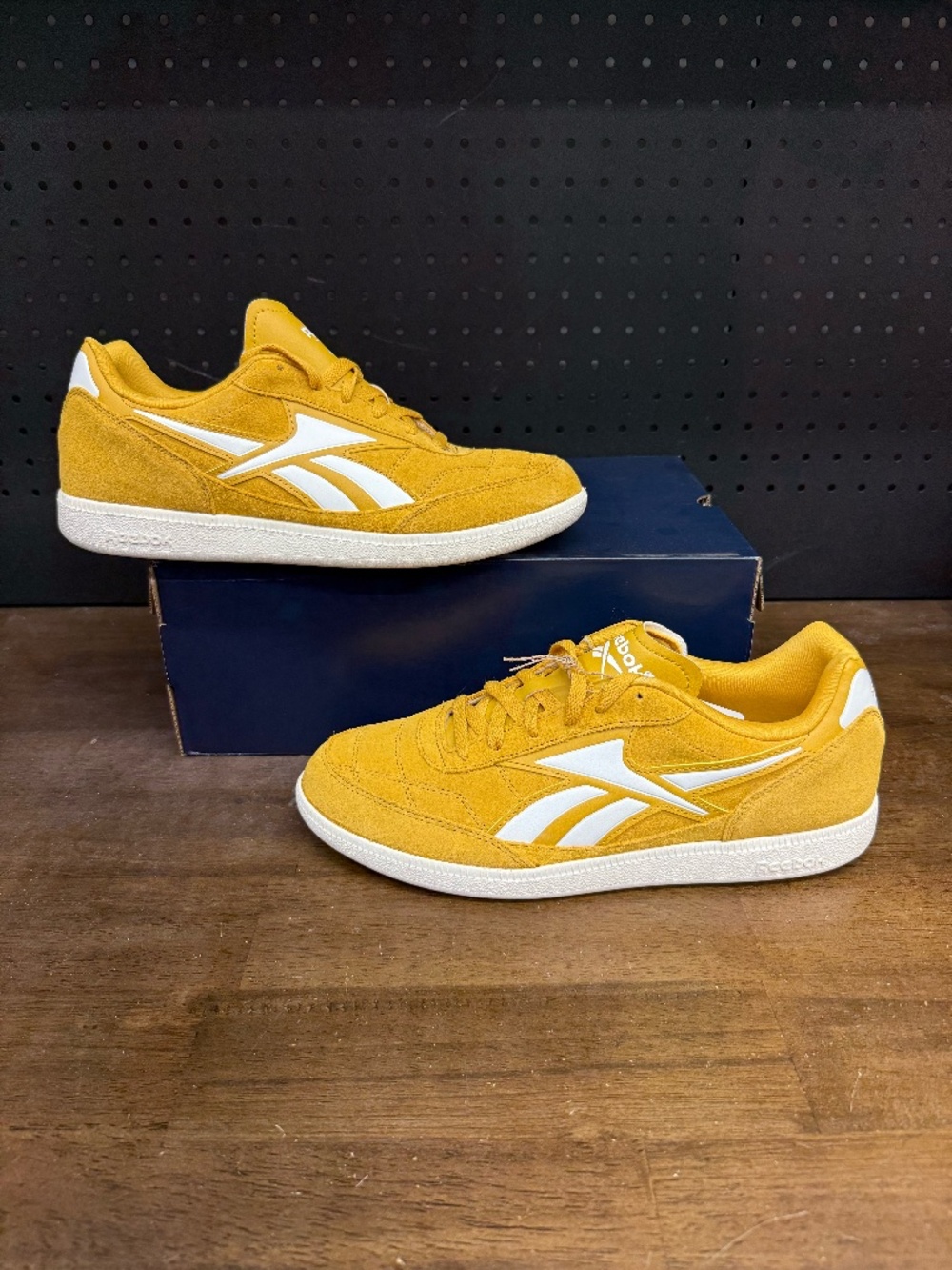 New W/ Box! Mens Reebok Finale 'Grit Gold' Classic Yellow White Sneakers Size 12